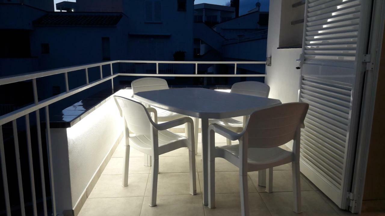 Residencia Platja De Roses Apartman Kültér fotó
